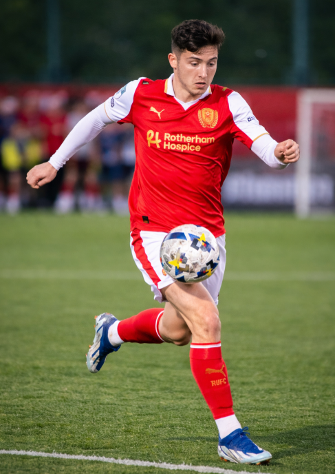 曼联续约大动作：马奎尔梅诺留队，青训双子星或自由身出走